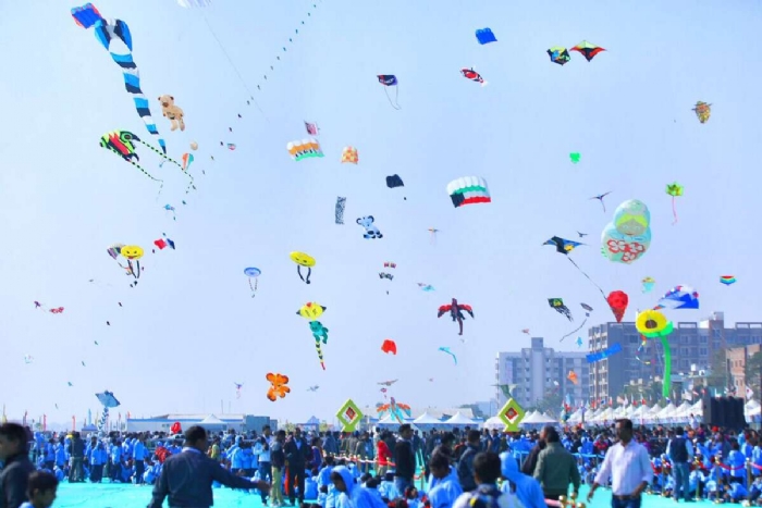 Sky Fills With Spectacular Designs Hundreds Of Kitists Participate In St International Kite