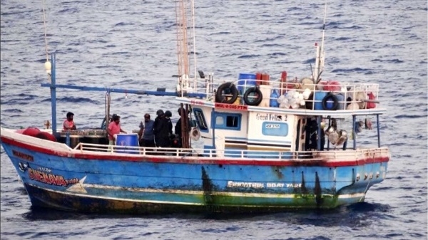 Icg Has Busted A Sri Lankan Boat With Heroin, Weapons And Six Crew On 