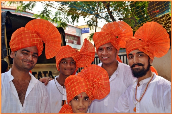 Flaunt the Marathi Look this Festive Season | Maharashtrian saree, Indian  fashion, Marathi saree