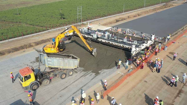 record-achieved-for-highest-quantity-of-bituminous-mix-laid-for-road