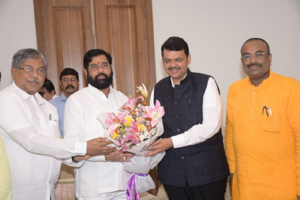 Eknath Shinde Arrives In Mumbai Holds Brief Meeting With Devendra ...