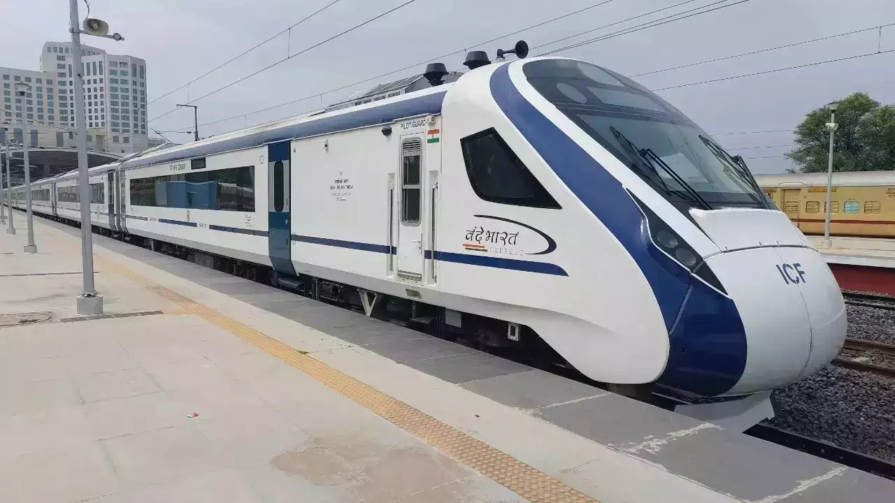 Vande-Bharat-Express-.