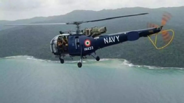 Indian Navy ALH makes an emergency landing 