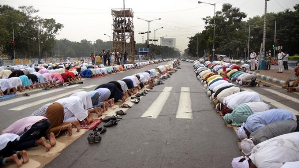 UP Road Namaz