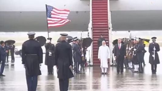 True patriotism! PM Modi braves rain for National Anthem in Washington