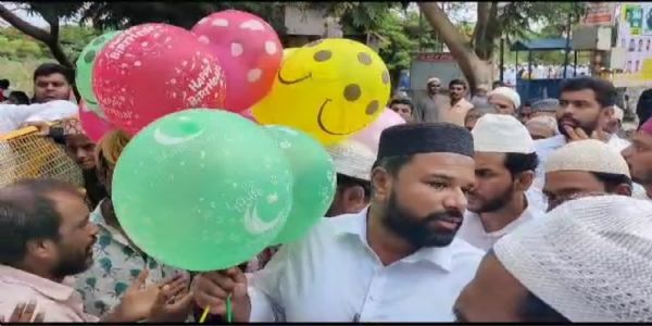 Spreading hatred against India? Maha Police arrests Muslims for selling balloons with `Love Pakistan’ message outside a Mosque on Bakrid