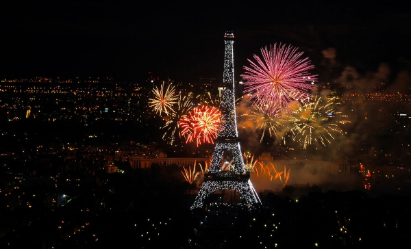 France bans fireworks